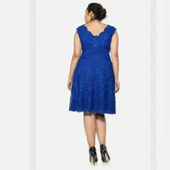 TADASHI SHOJI Dress Embroidered Sheath V Neck Lace Scallop Royal Blue Size 12 - Picture 4 of 16